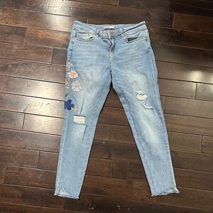 Zara Light Blue Cropped Jeans with Floral Embroidery